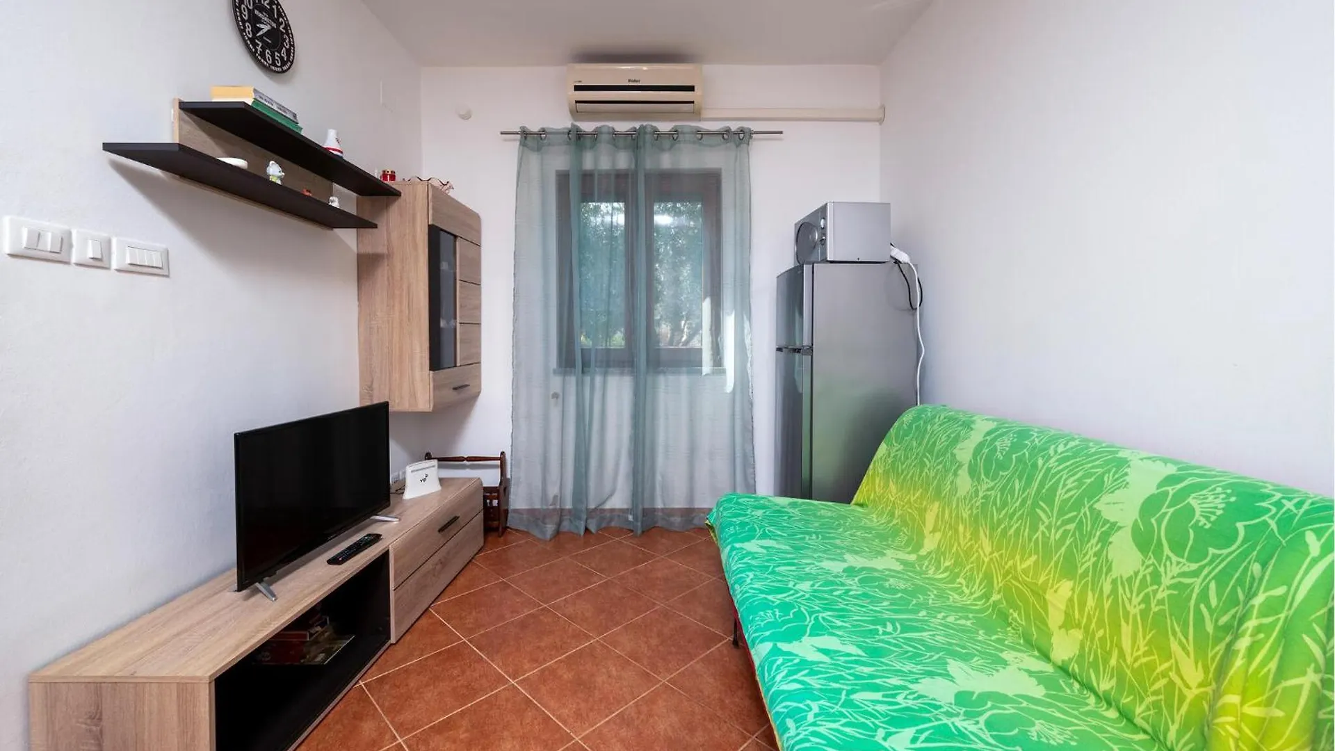 Awesome Home In Medulin With Kitchen