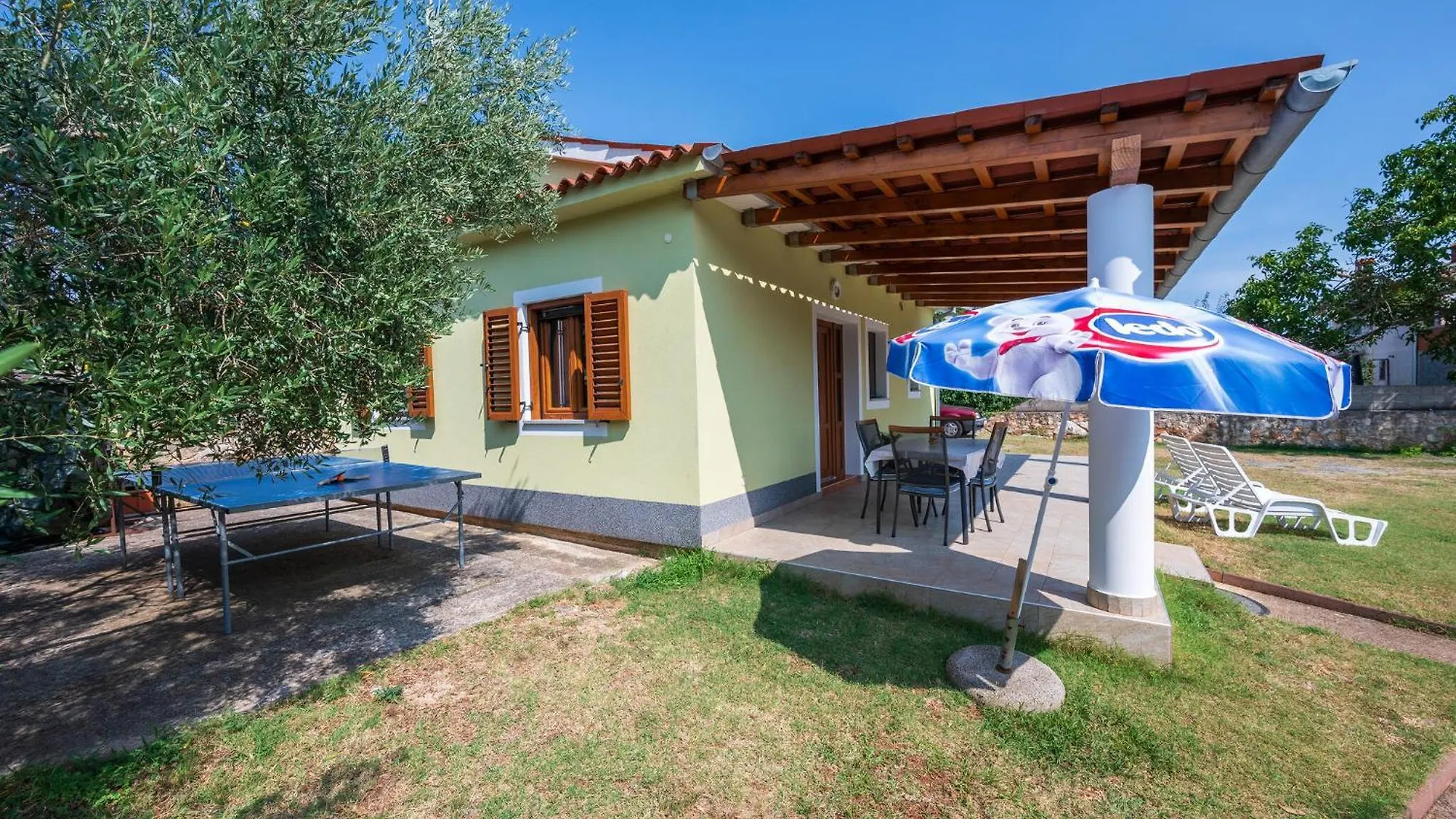 Awesome Home In Medulin With Kitchen 0*,